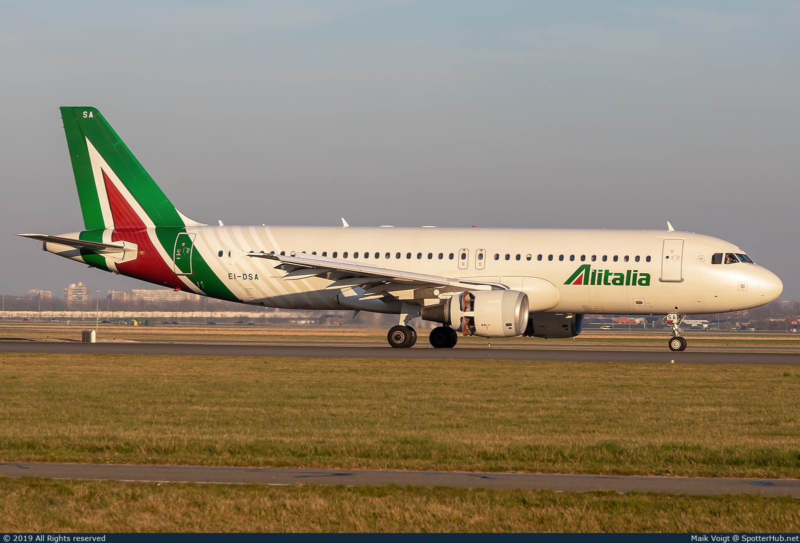 Photo of EI-DSA - Airbus A320-216 operated by Alitalia