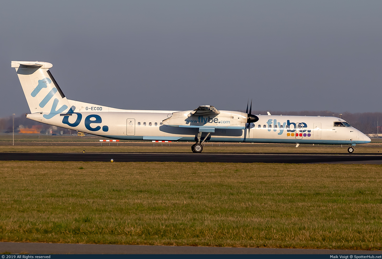 Photo of G-ECOD - Bombardier DHC-8-402 Dash 8 Q400 operated by flybe