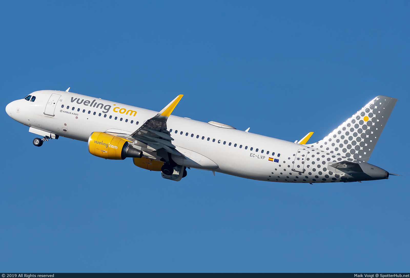 Photo of EC-LVP - Airbus A320-214 operated by Vueling