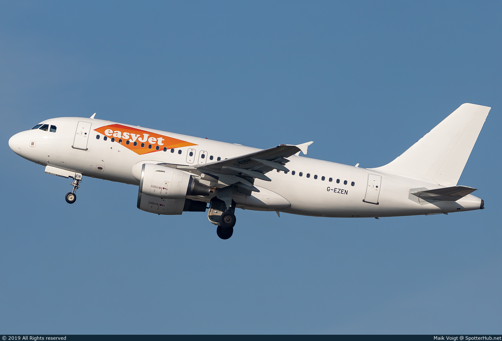 Photo of G-EZEN - Airbus A319-111 operated by easyJet