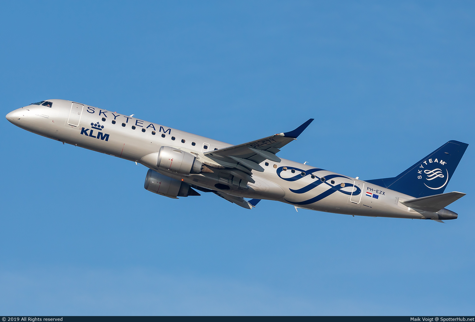 Photo of PH-EZX - Embraer ERJ-190STD operated by KLM Cityhopper