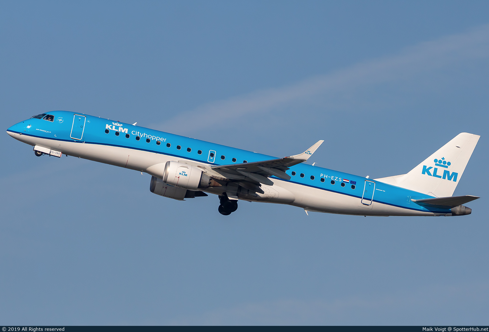 Photo of PH-EZS - Embraer ERJ-190STD operated by KLM Cityhopper