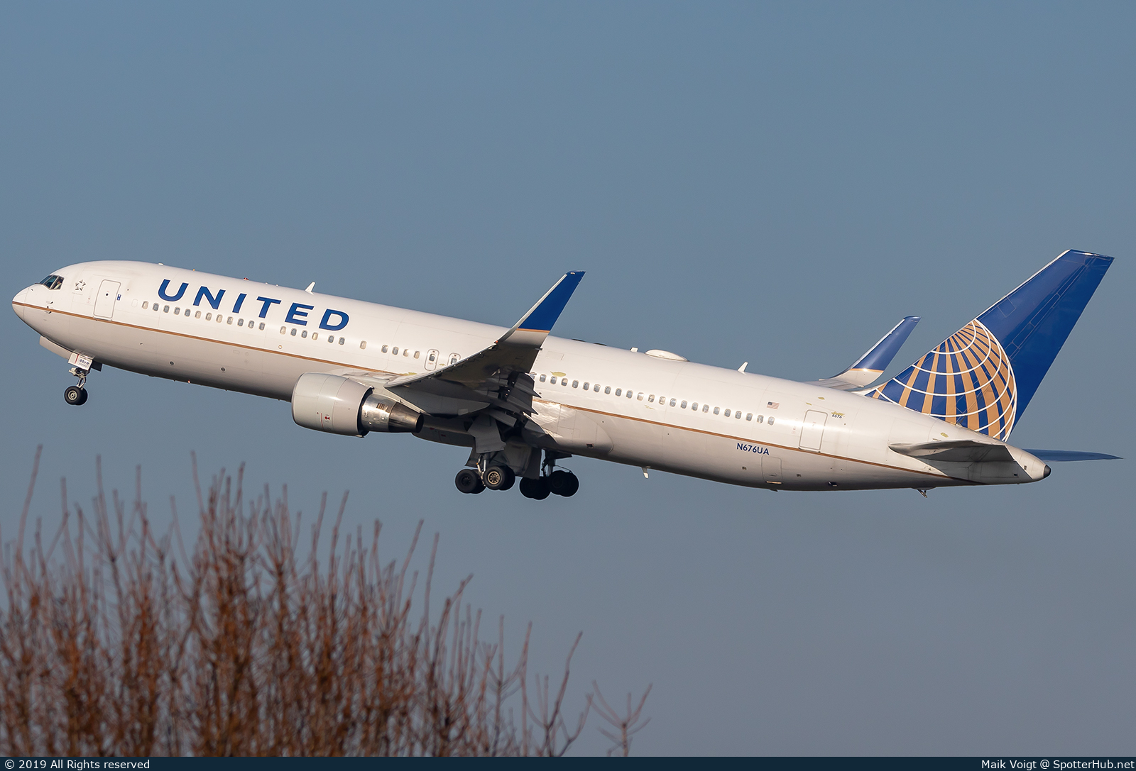 Photo of N676UA - Boeing 767-322(ER) operated by United Airlines