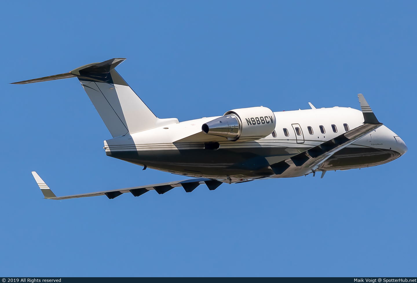 Photo of N988CV - Bombardier Challenger 604 operated by Maine Aviation Aircraft Charter