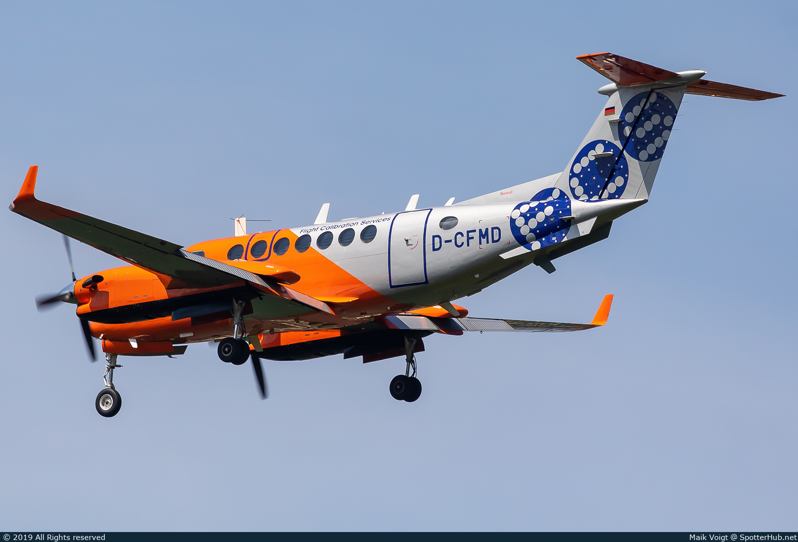 Photo of D-CFMD - Beechcraft B300 Super King Air 350 operated by FCS Flight Calibration Services