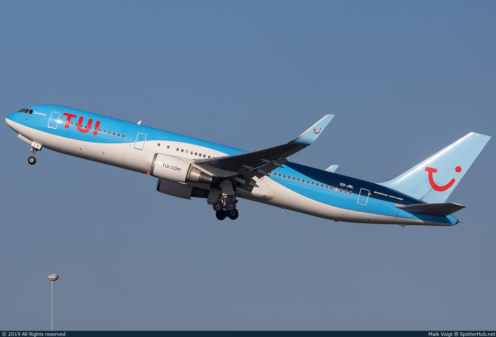 Photo of OO-JNL - Boeing 767-304(ER) operated by TUI Airlines Belgium