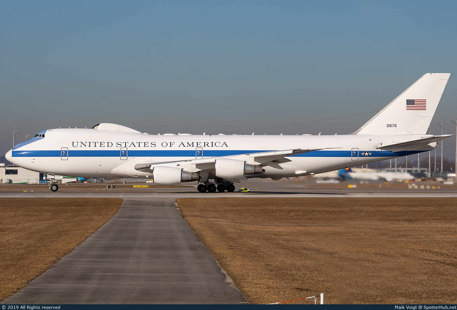 Photo of 73-1676 - Boeing E-4B operated by US Air Force