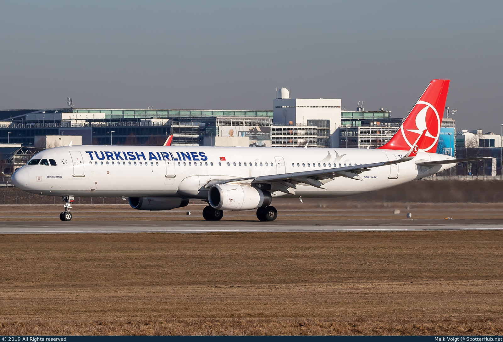 Photo of TC-JTI - Airbus A321-231 operated by Turkish Airlines