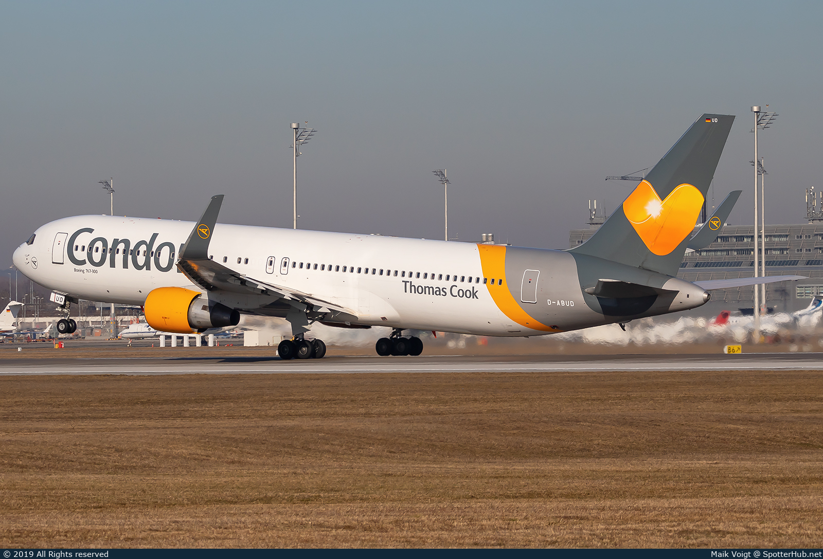 Photo of D-ABUD - Boeing 767-330(ER) operated by Condor