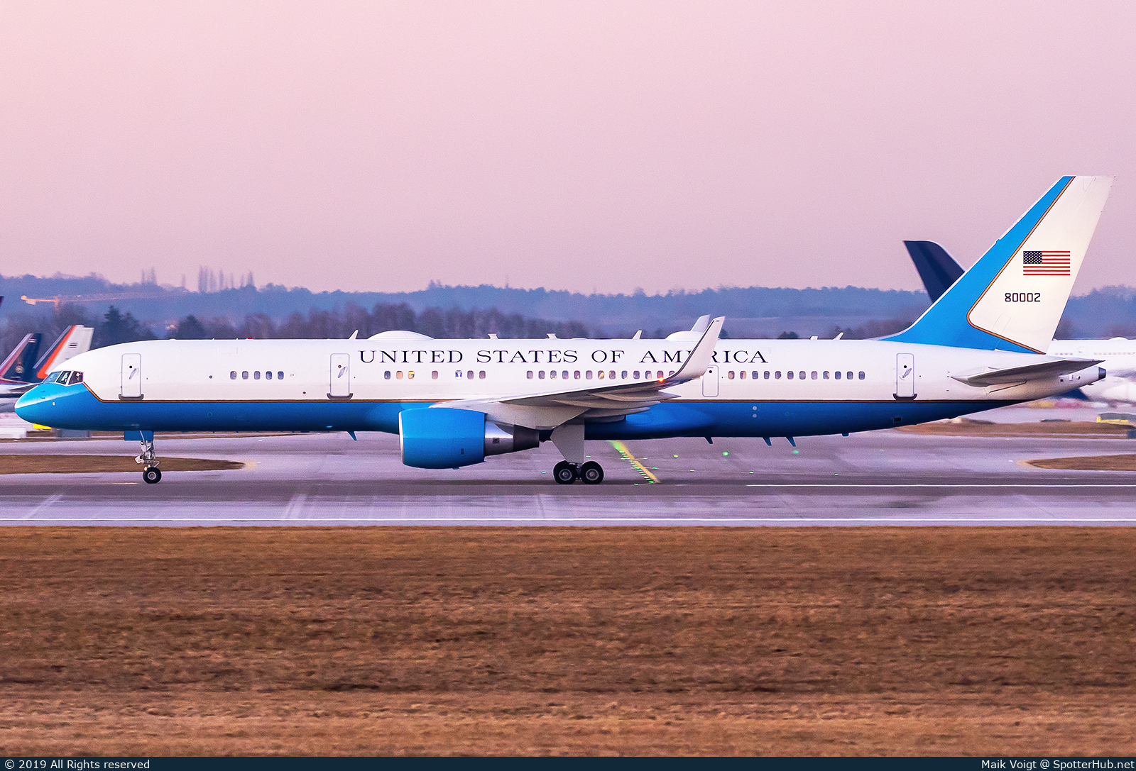 Photo of 98-0002 - Boeing C-32A operated by US Air Force