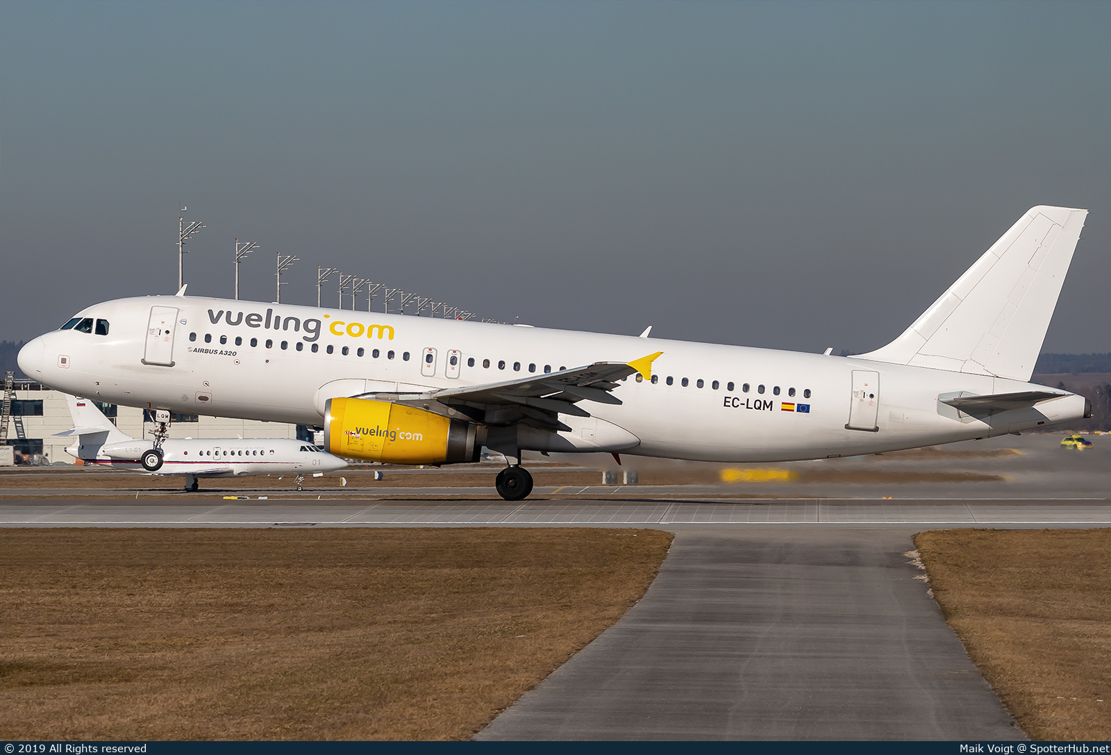 Photo of EC-LQM - Airbus A320-232 operated by Vueling