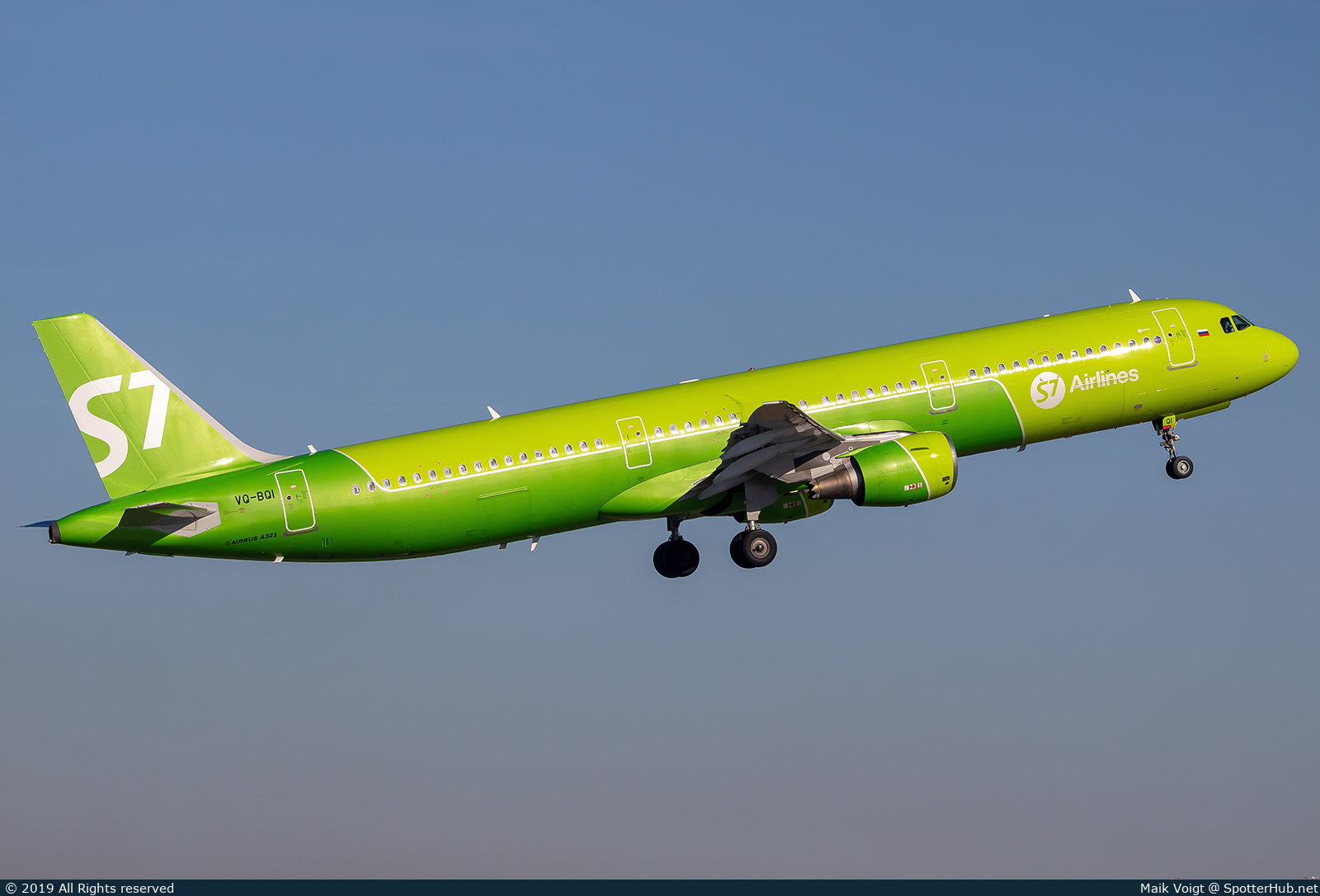 Photo of VQ-BQI - Airbus A321-211 operated by S7 Airlines