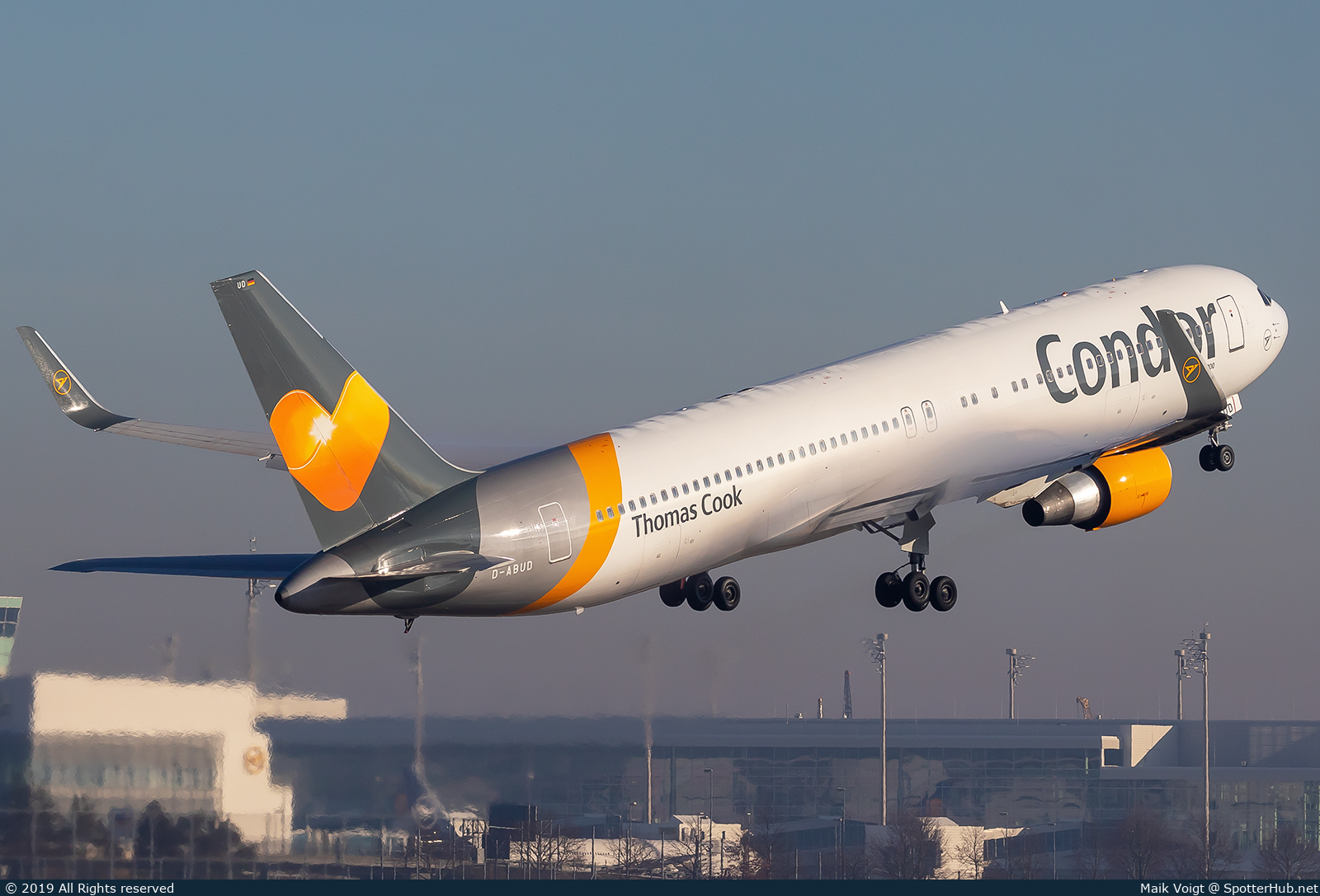 Photo of D-ABUD - Boeing 767-330(ER) operated by Condor