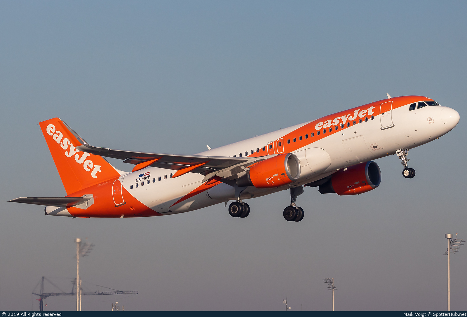 Photo of OE-INE - Airbus A320-214 operated by easyJet Europe