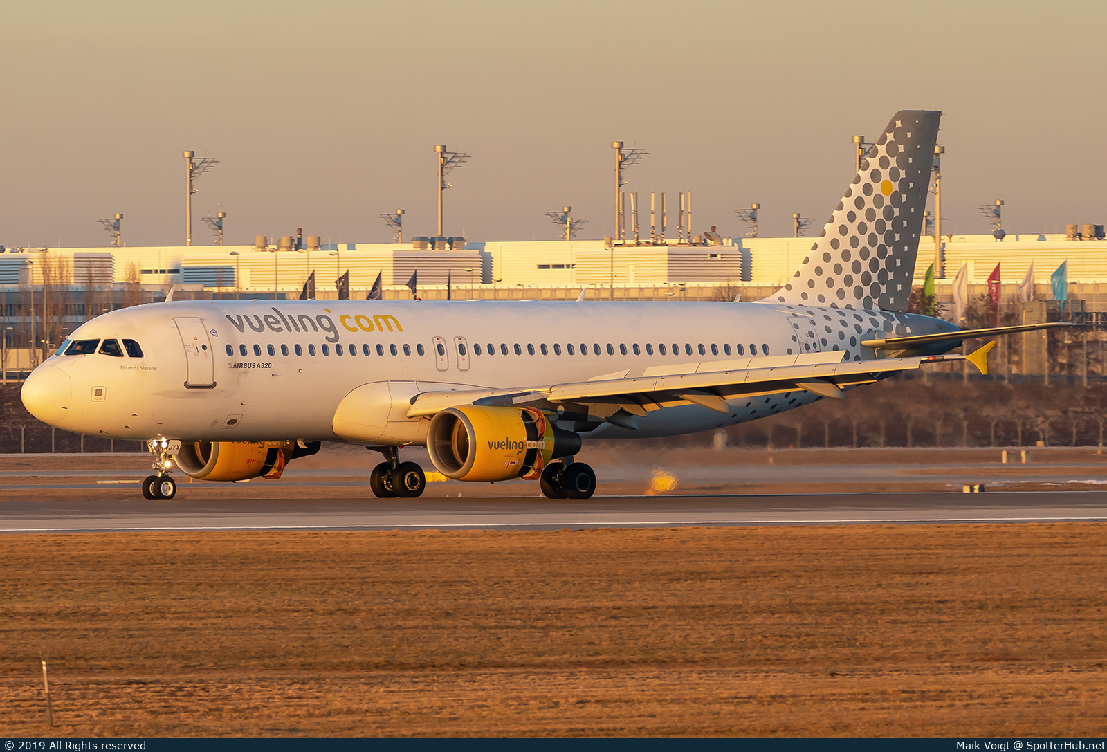 Photo of EC-JYX - Airbus A320-214 operated by Vueling