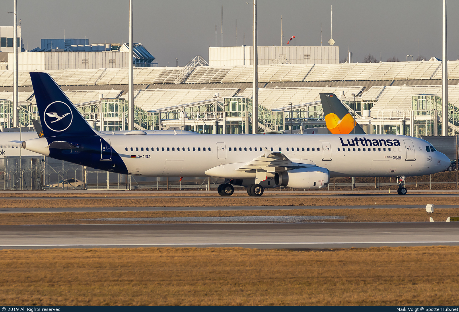Photo of D-AIDA - Airbus A321-231 operated by Lufthansa