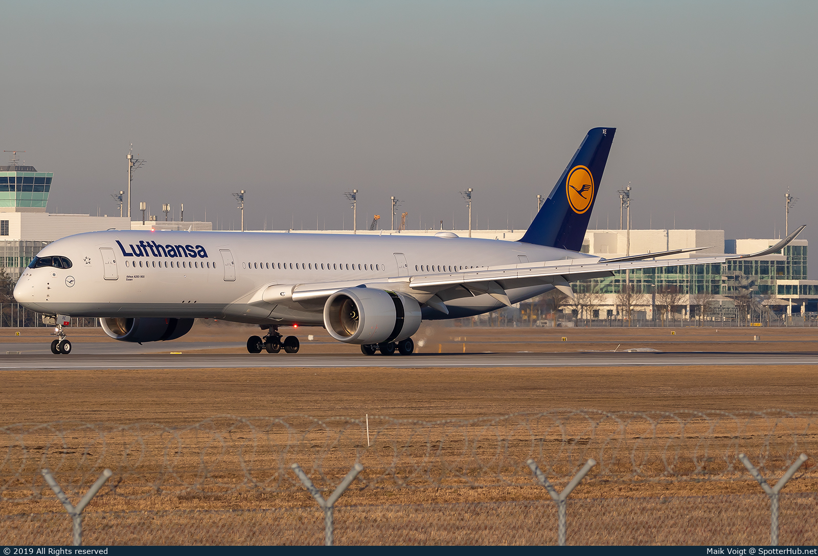 Photo of D-AIXE - Airbus A350-941 operated by Lufthansa