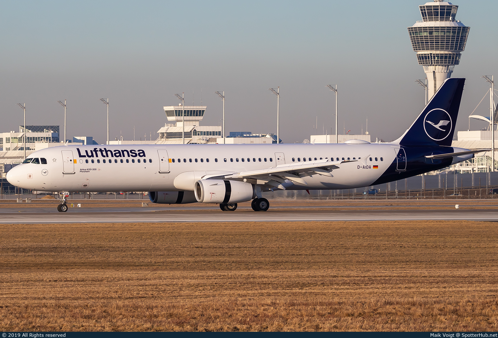 Photo of D-AIDA - Airbus A321-231 operated by Lufthansa