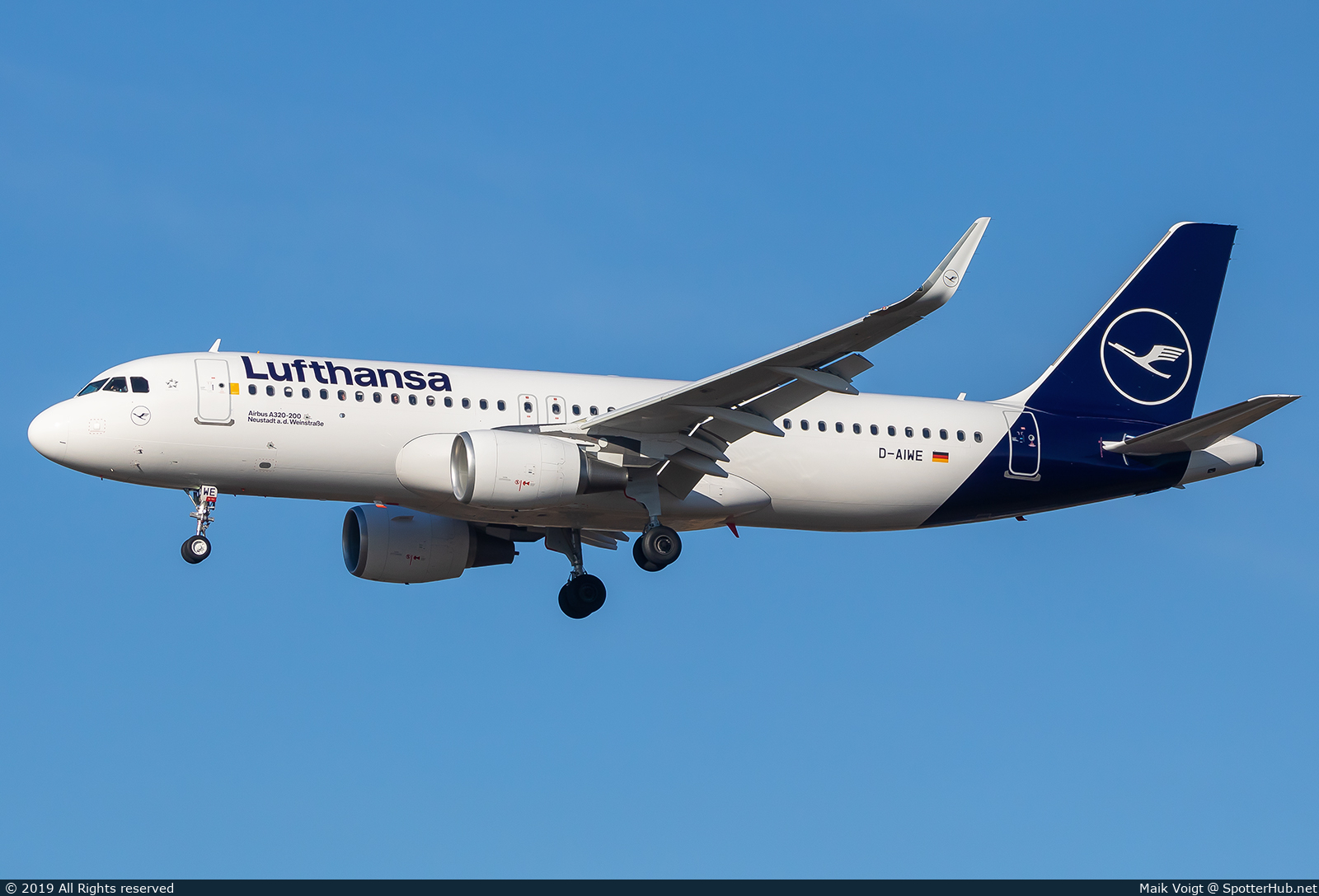 Photo of D-AIWE - Airbus A320-214 operated by Lufthansa