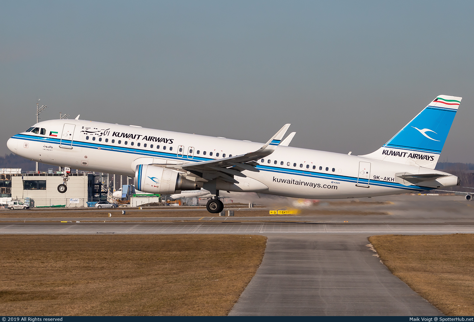 Photo of 9K-AKH - Airbus A320-214 operated by Kuwait Airways