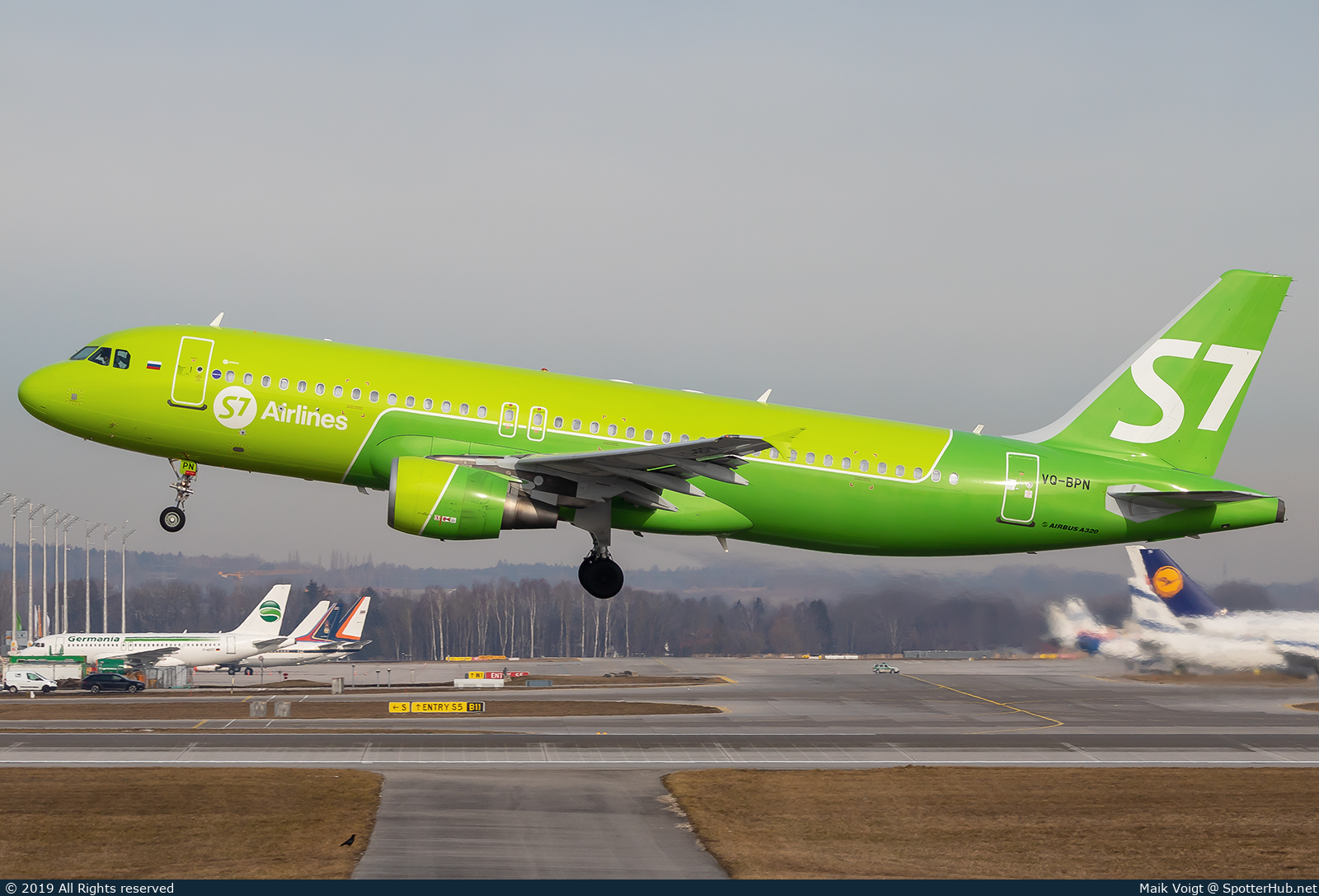 Photo of VQ-BPN - Airbus A320-214 operated by S7 Airlines