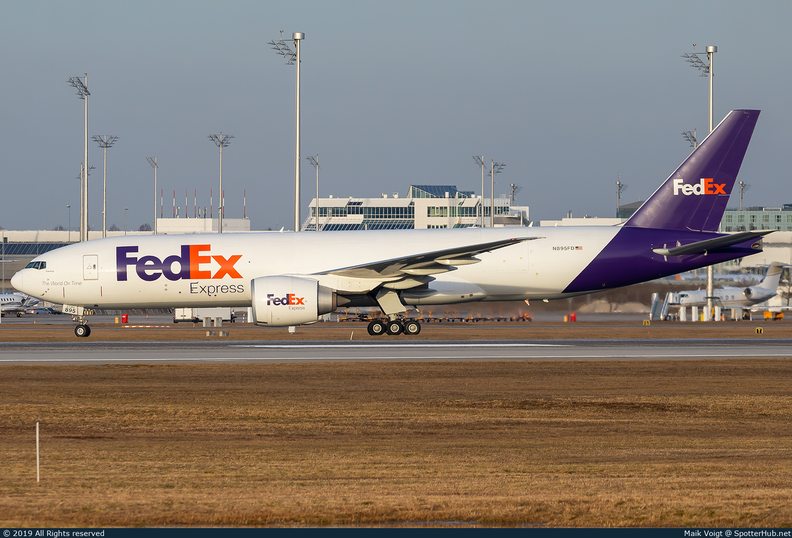 Photo of N895FD - Boeing 777-FS2 operated by FedEx