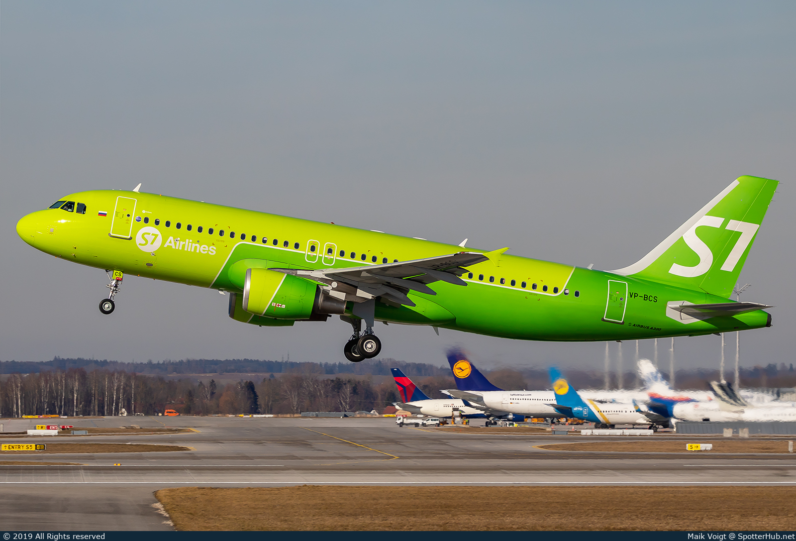 Photo of VP-BCS - Airbus A320-214 operated by S7 Airlines