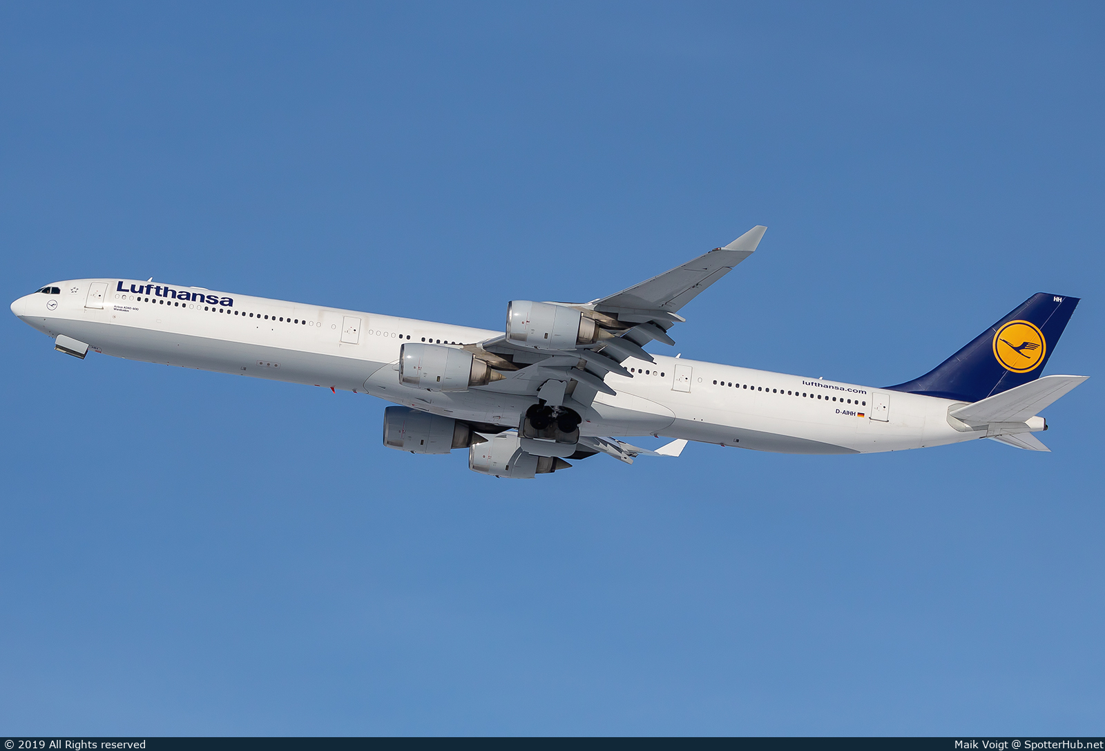 Photo of D-AIHH - Airbus A340-642 operated by Lufthansa