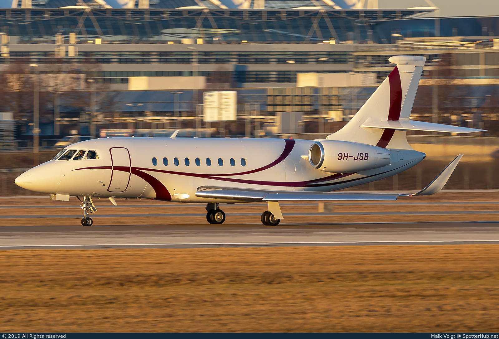 Photo of 9H-JSB - Dassault Falcon 2000LXS operated by TAG Aviation Malta