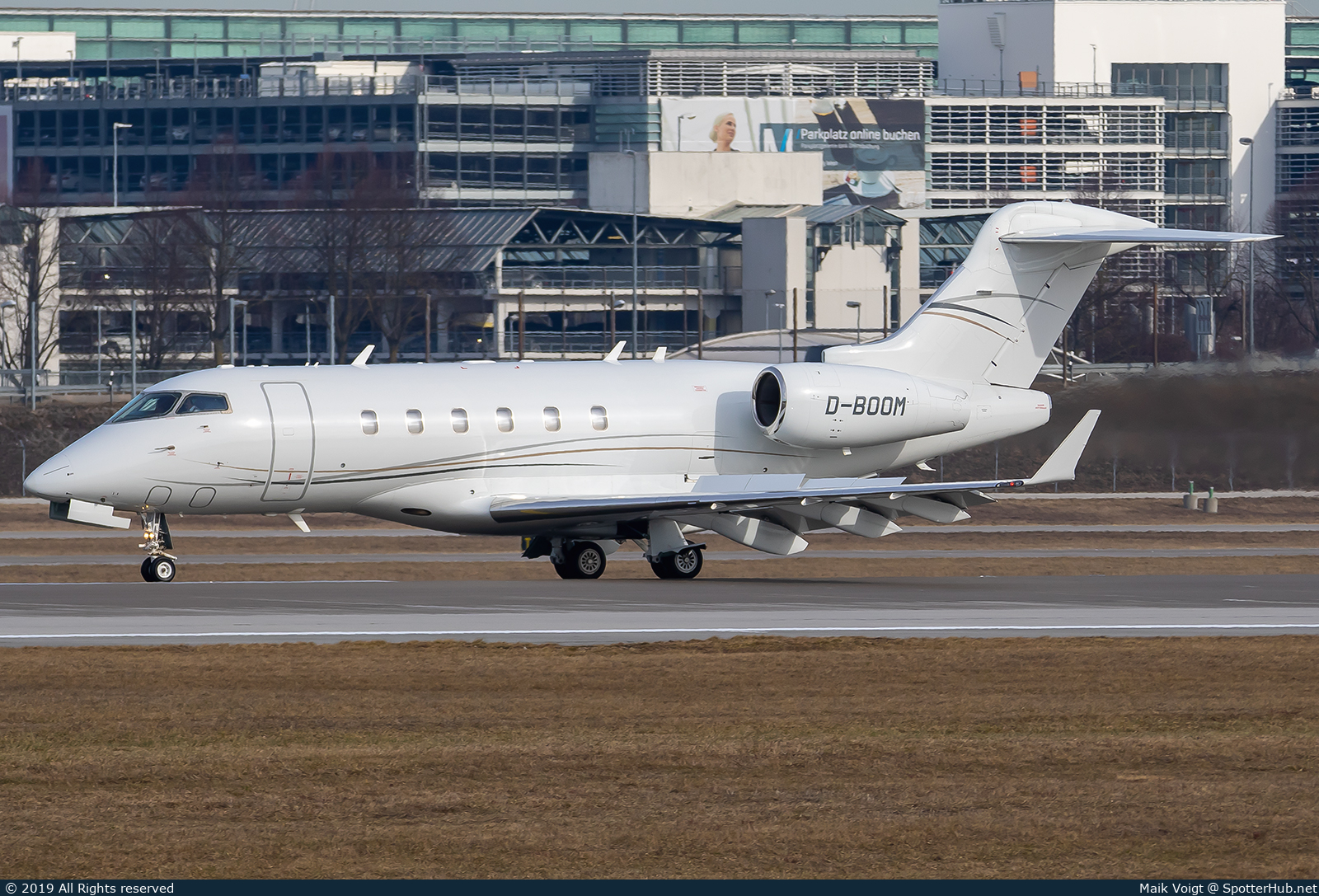 Photo of D-BOOM - Bombardier Challenger 300 operated by Windrose Air Jet Charter