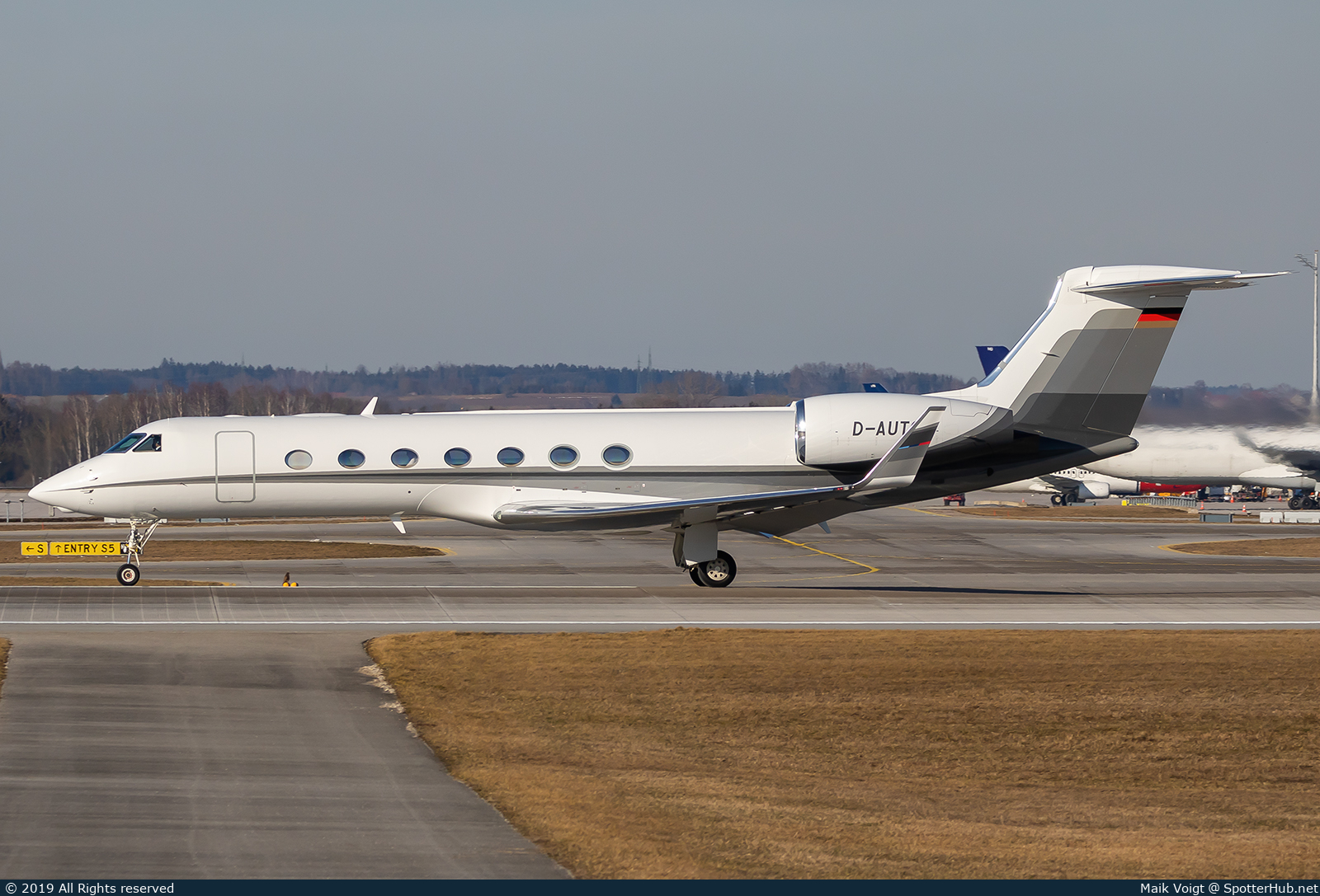 Photo of D-AUTO - Gulfstream GV-SP (G550) operated by BMW Flugdienst