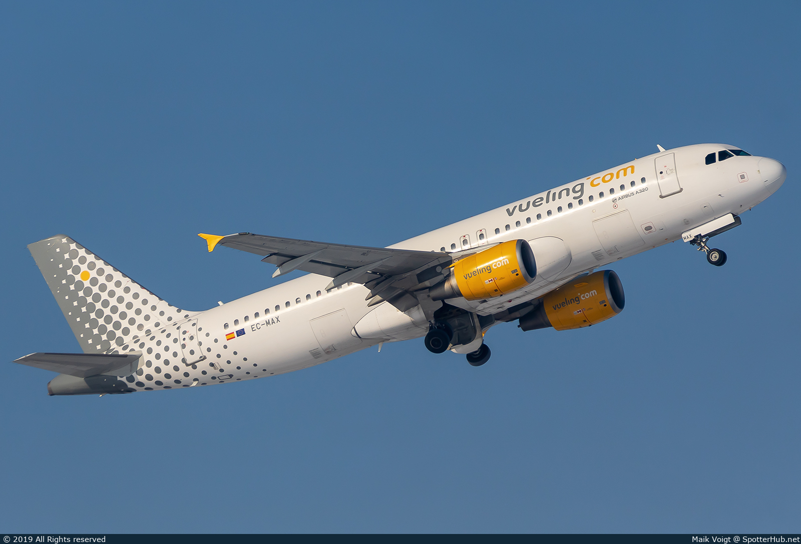 Photo of EC-MAX - Airbus A320-214 operated by Vueling