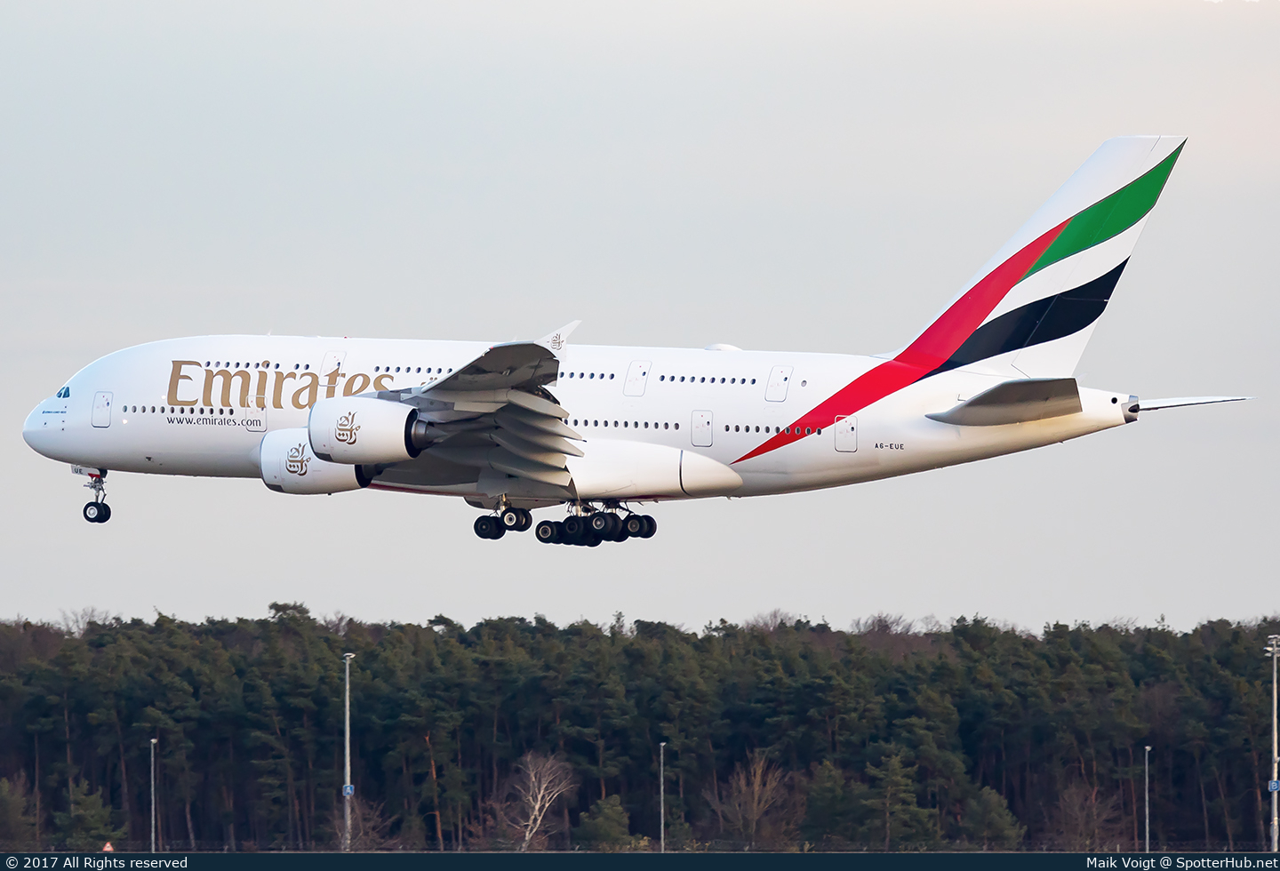 Photo of A6-EUE - Airbus A380-861 operated by Emirates