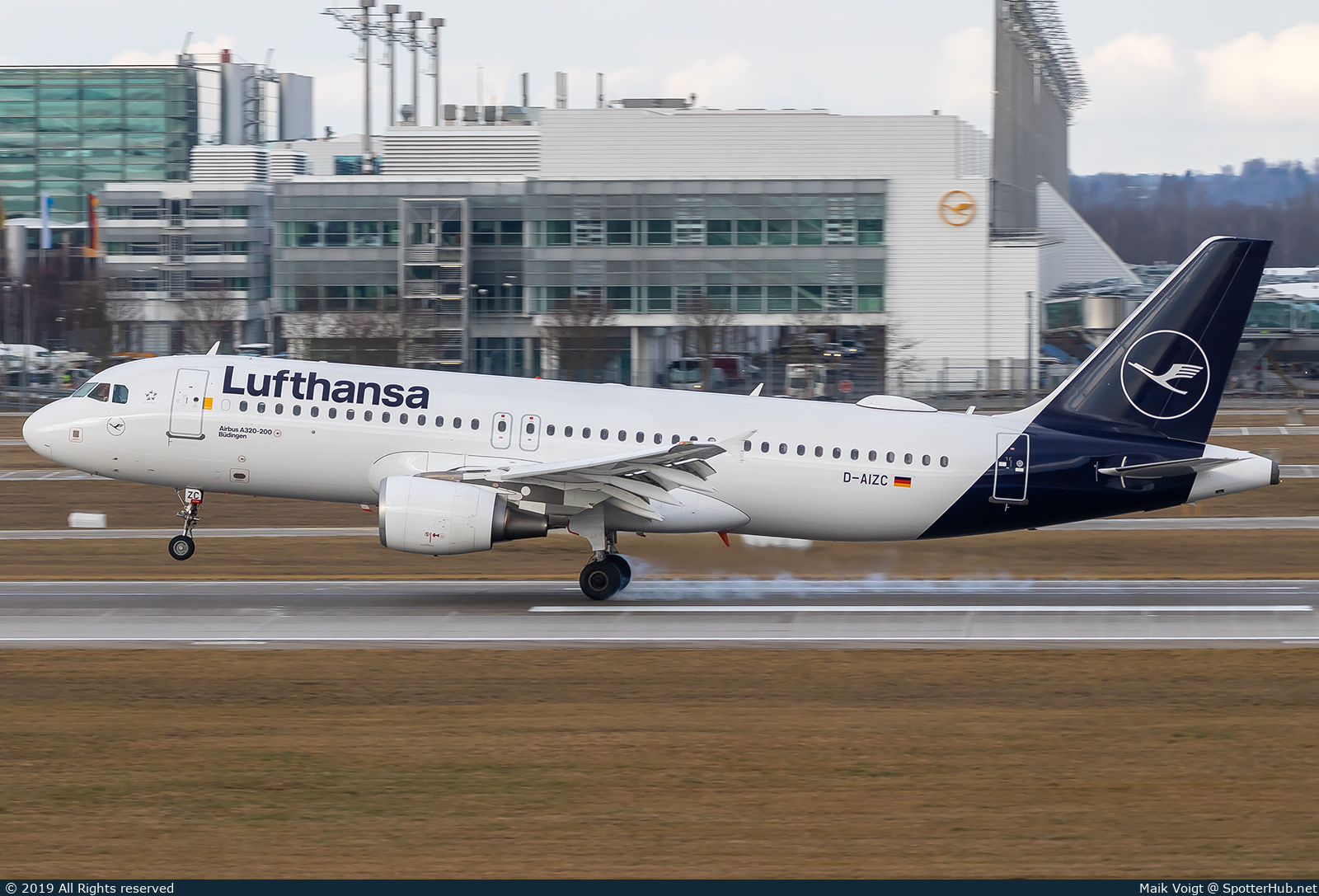 Photo of D-AIZC - Airbus A320-214 operated by Lufthansa