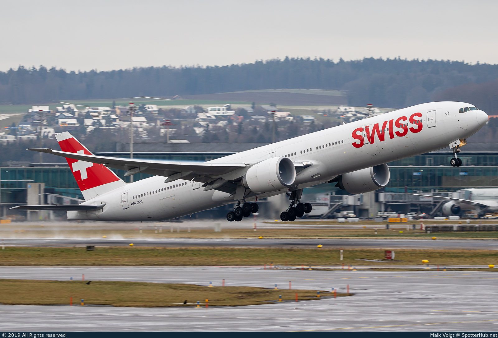 Photo of HB-JNC - Boeing 777-3DE(ER) operated by Swiss International Air Lines