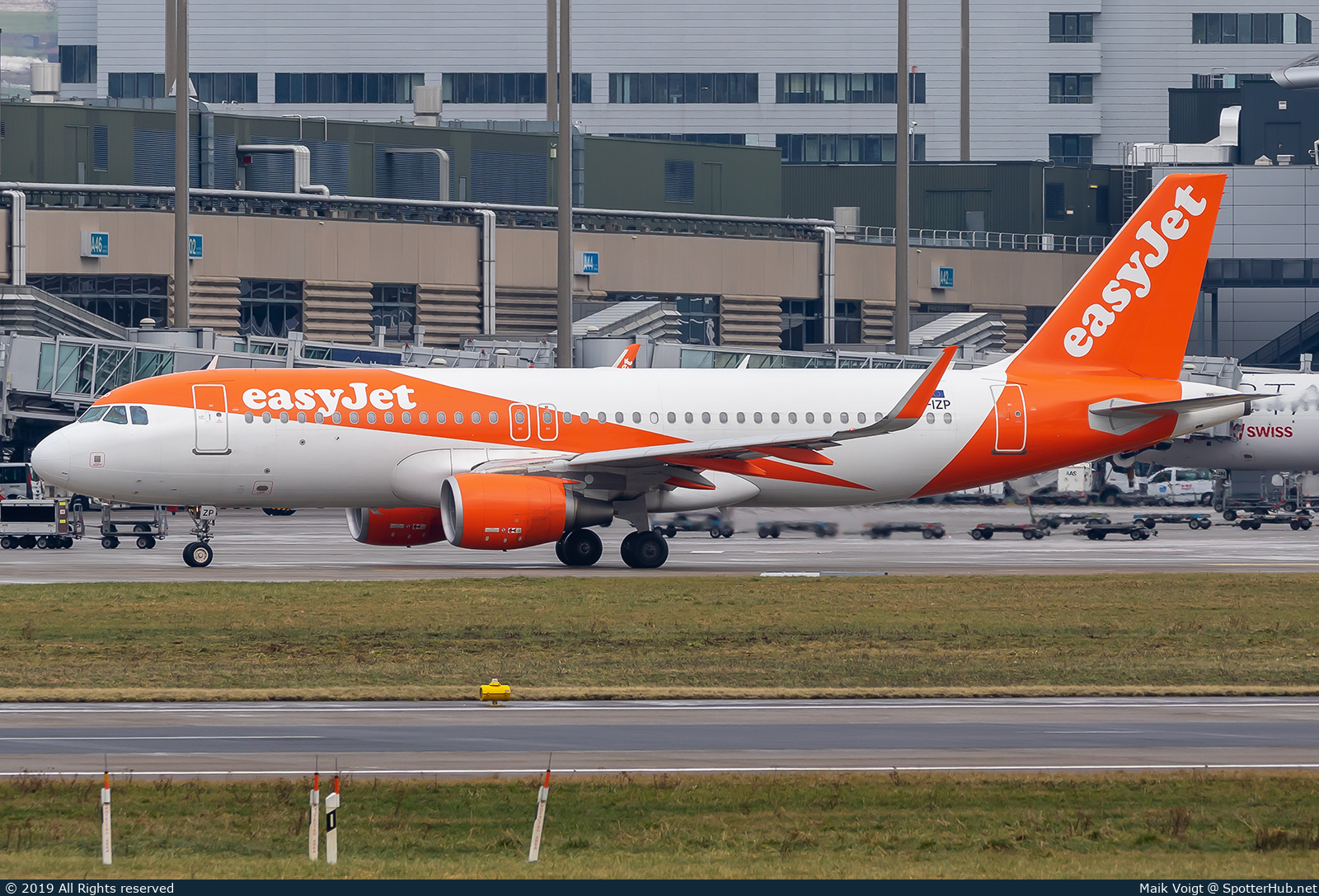 Photo of OE-IZP - Airbus A320-214 operated by easyJet Europe