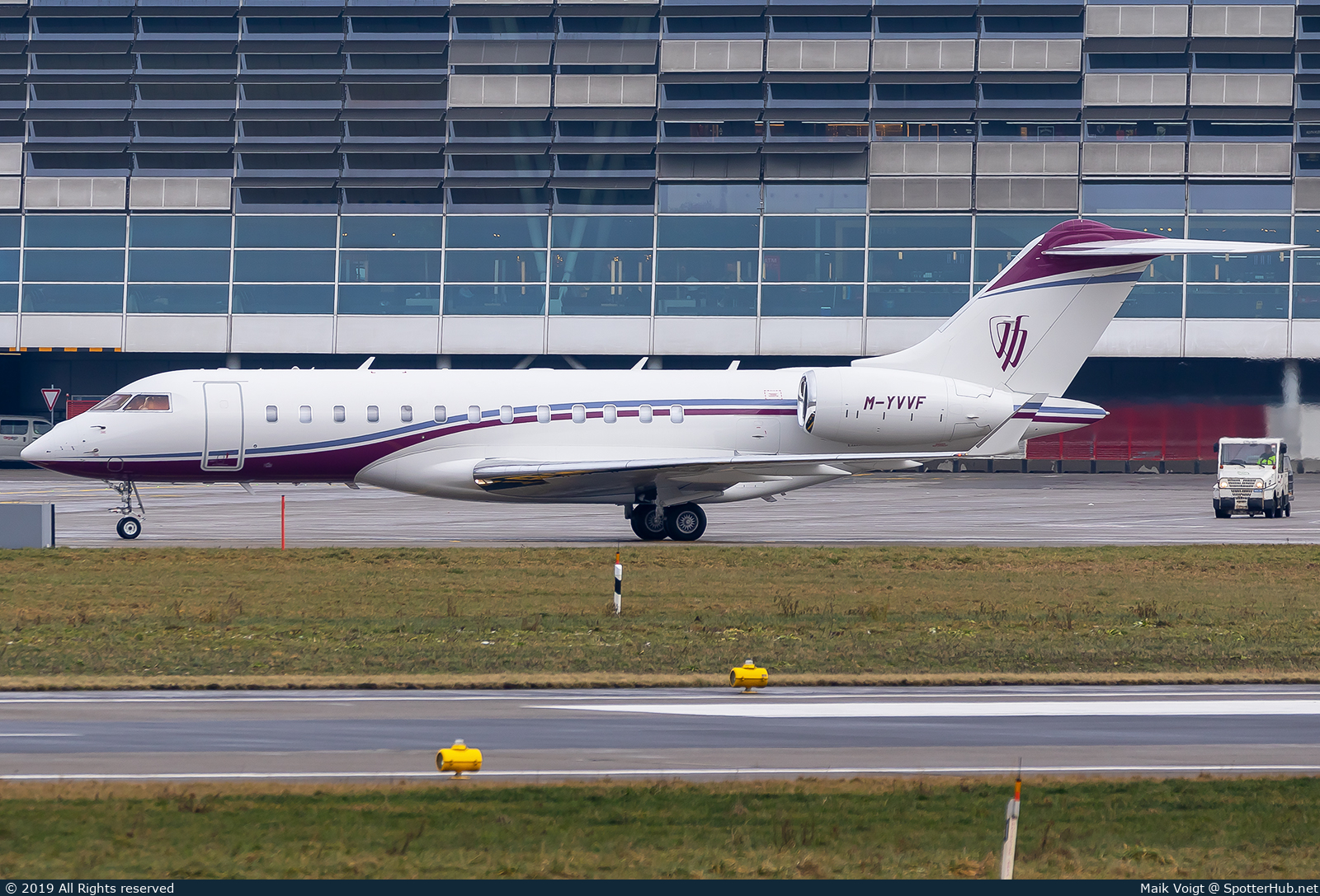 Photo of M-YVVF - Bombardier Global 6000 operated by Lightstar Aviation