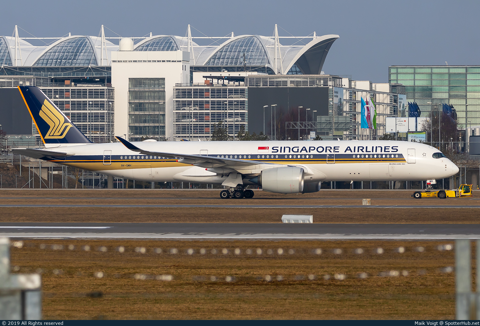 Photo of 9V-SMH - Airbus A350-941 operated by Singapore Airlines