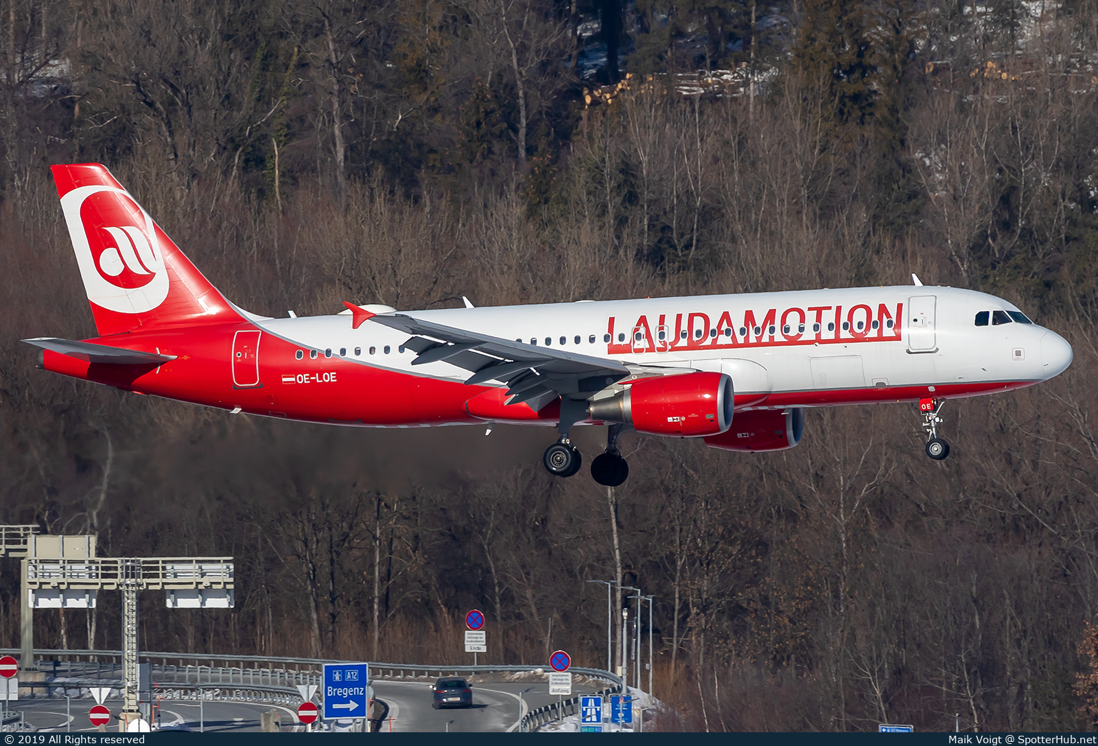 Photo of OE-LOE - Airbus A320-214 operated by Laudamotion