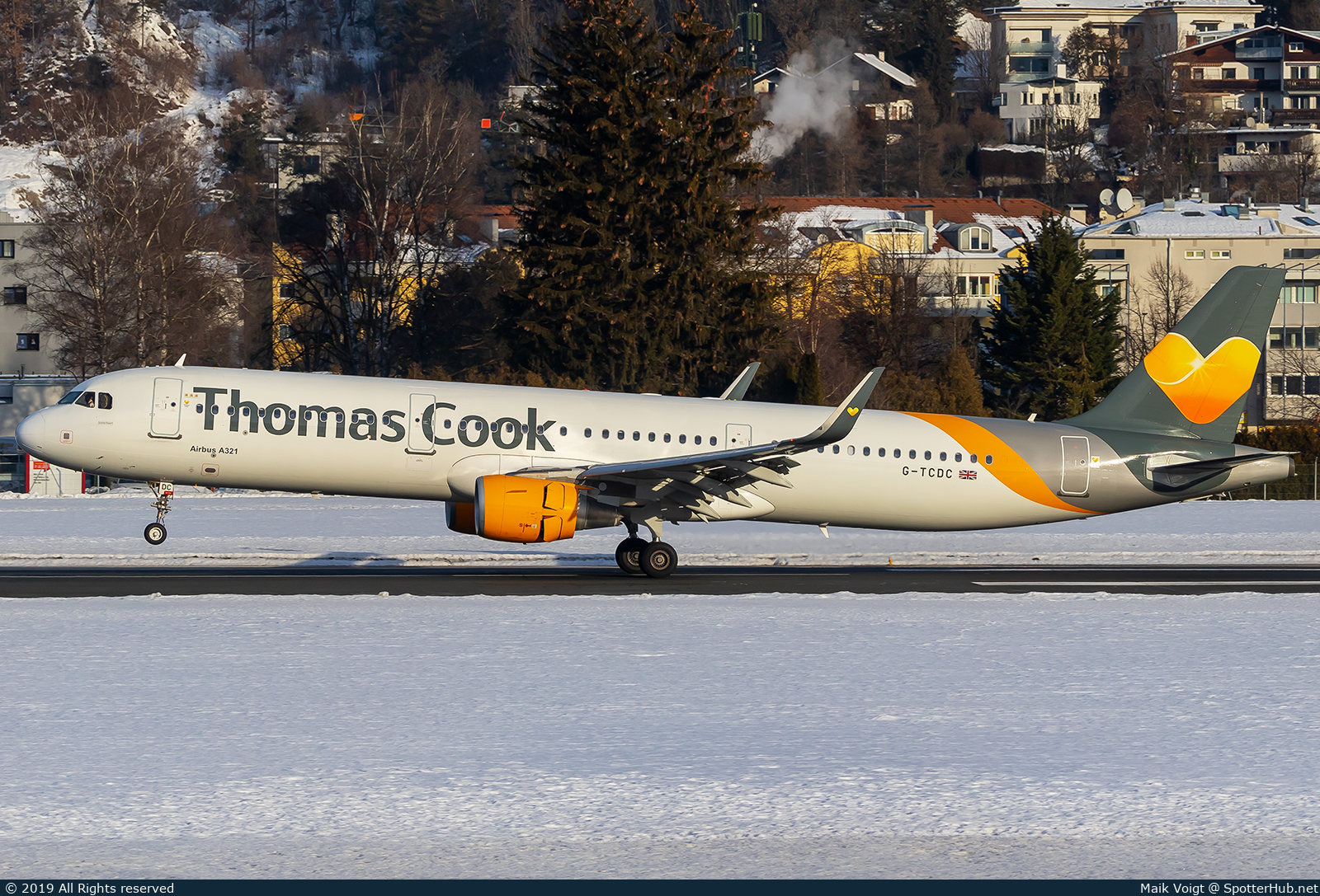 Photo of G-TCDC - Airbus A321-211 operated by Thomas Cook Airlines