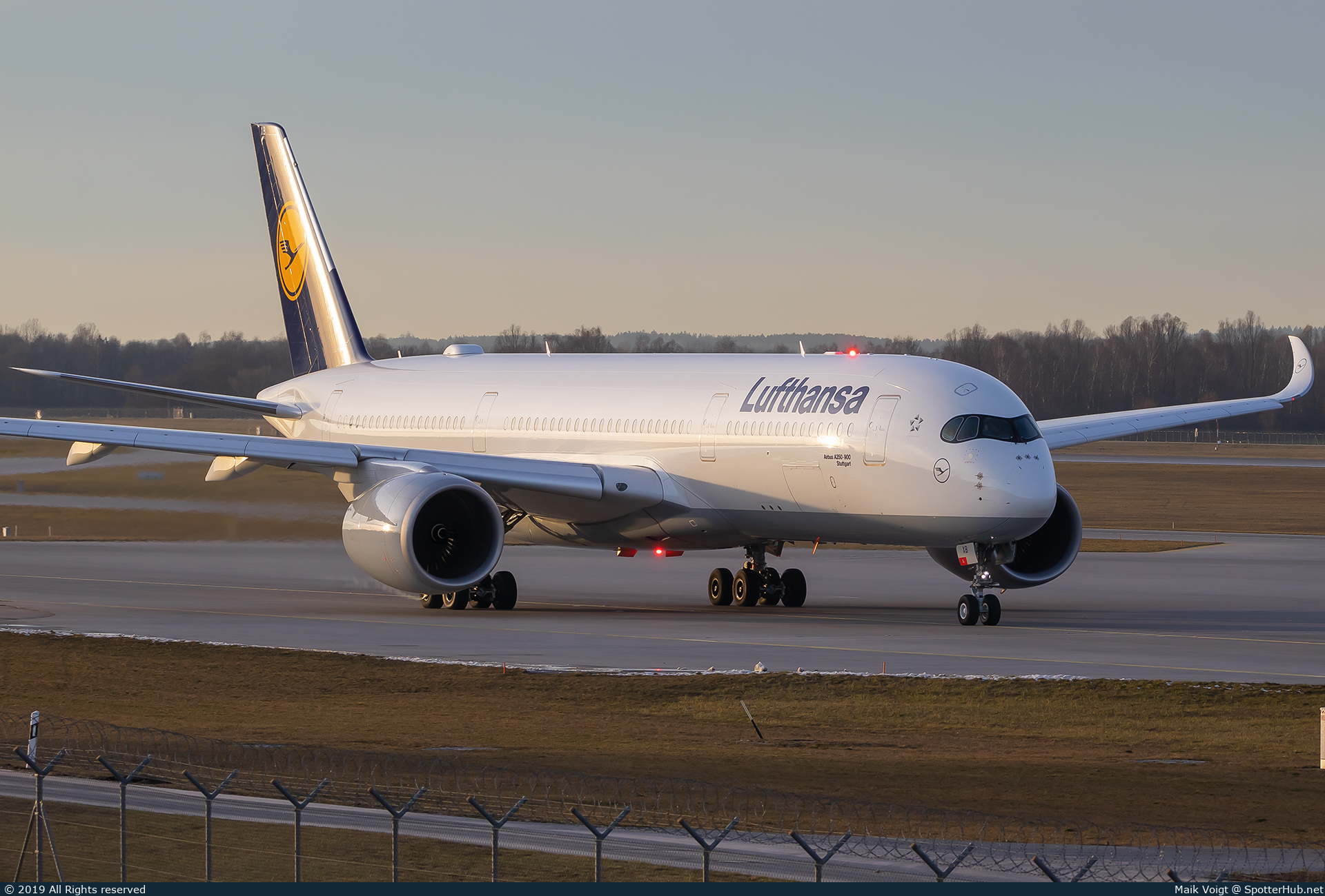 Photo of D-AIXB - Airbus A350-941 operated by Lufthansa