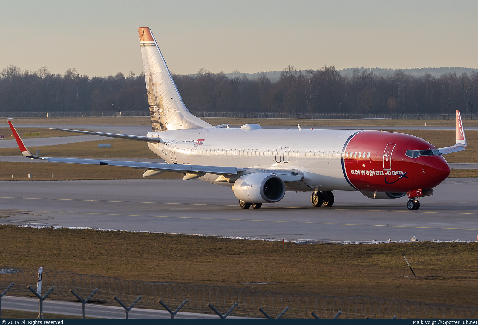 Photo of LN-DYF - Boeing 737-8JP operated by Norwegian Air Shuttle