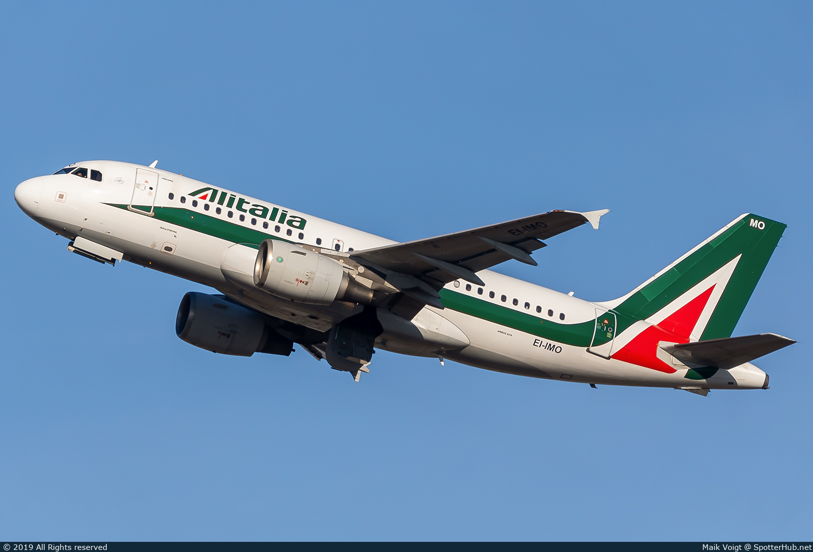 Photo of EI-IMO - Airbus A319-112 operated by Alitalia