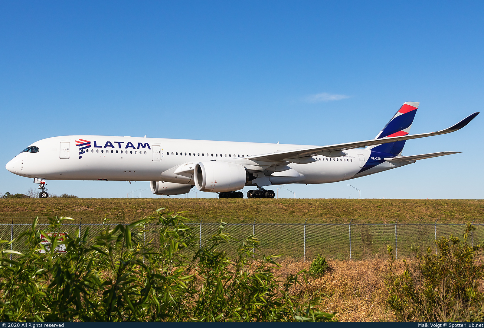 Photo of PR-XTD - Airbus A350-941 operated by LATAM Airlines Brasil