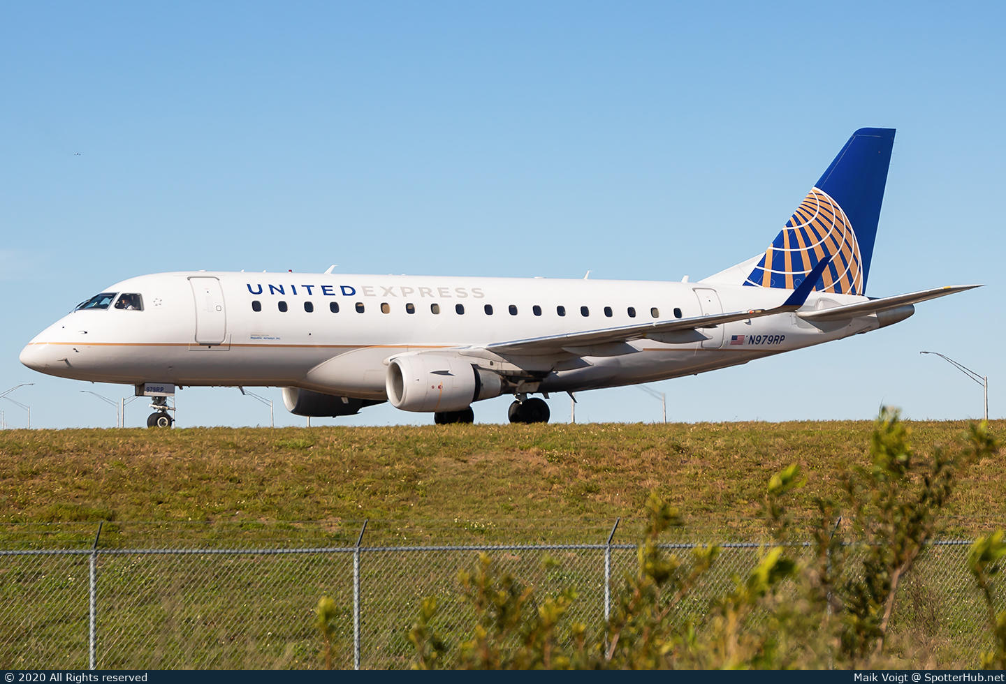 Photo of N979RP - Embraer ERJ-170SE operated by United Express (opb Republic Airways)