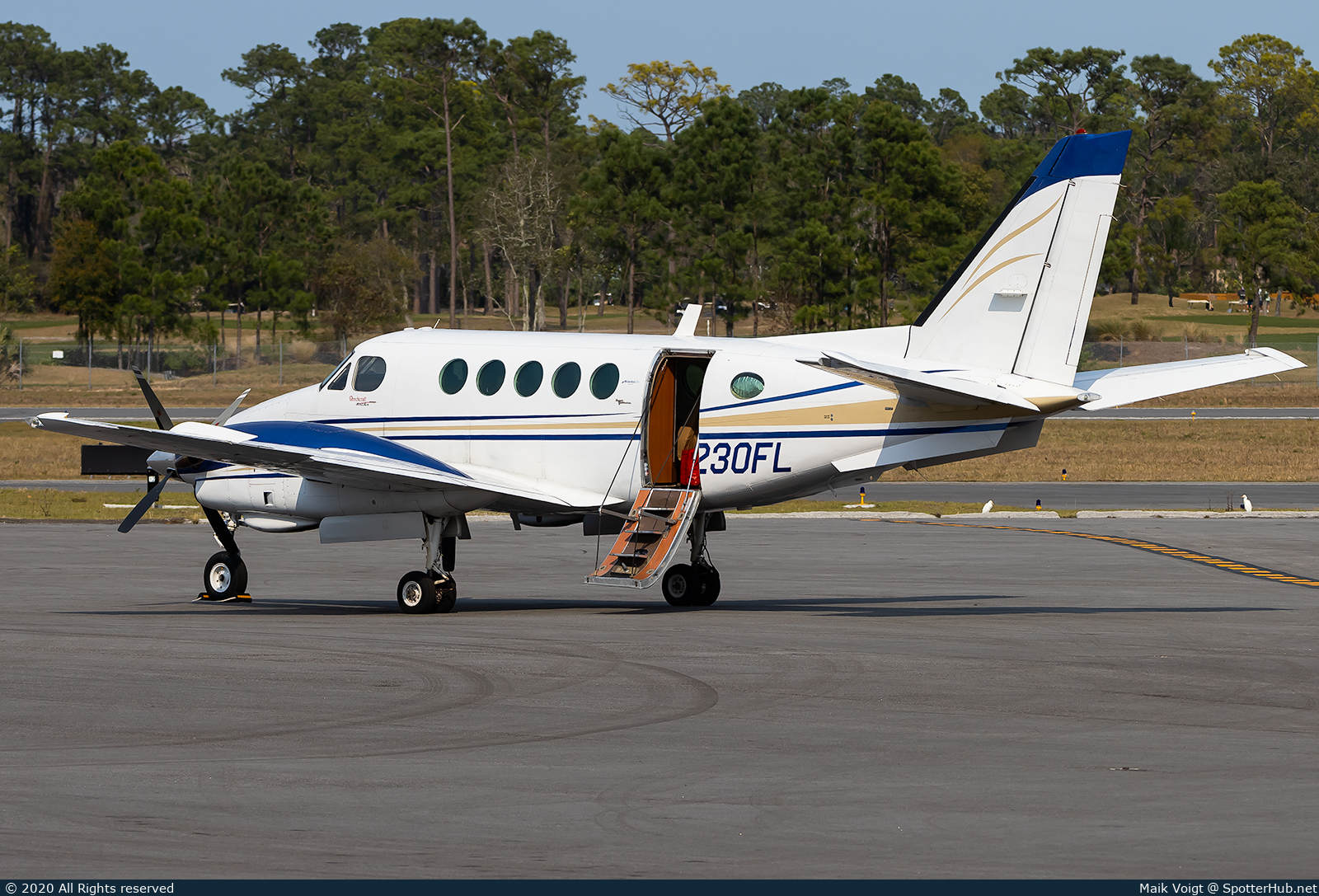Photo of N230FL - Beechcraft A100 King Air operated by Maine Aviation Aircraft Charter