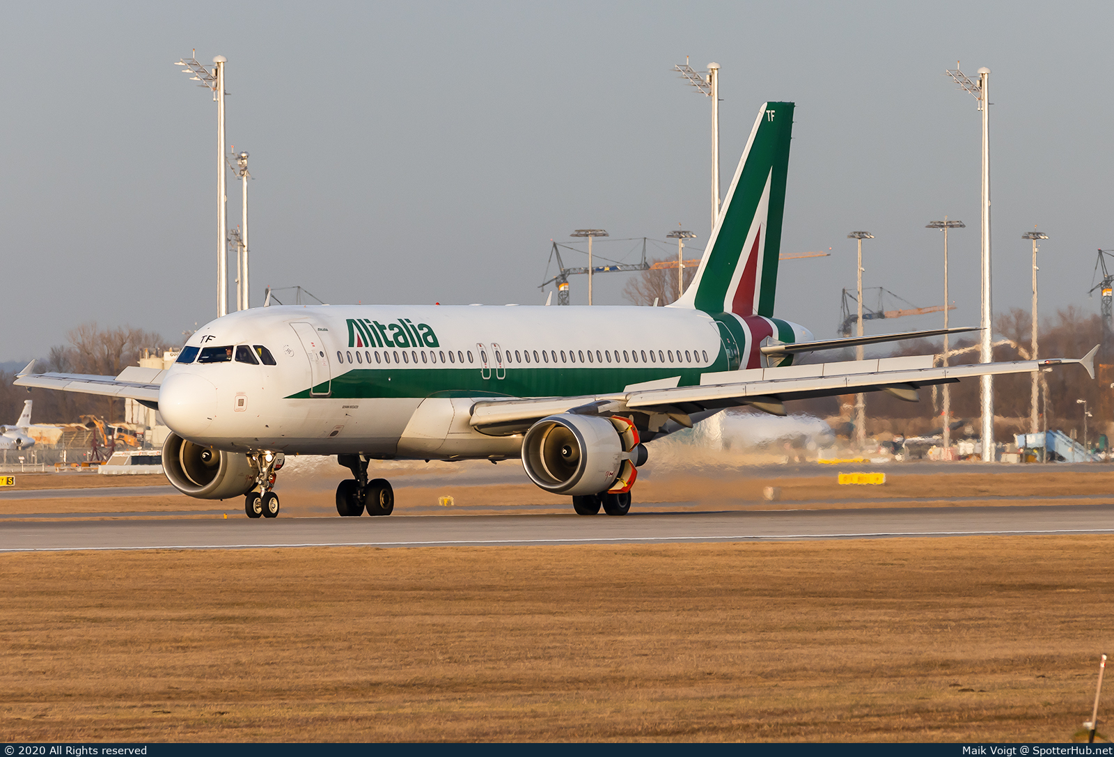 Photo of EI-DTF - Airbus A320-216 operated by Alitalia