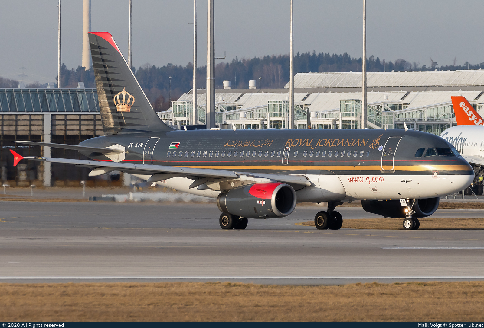 Photo of JY-AYN - Airbus A319-132 operated by Royal Jordanian Airlines