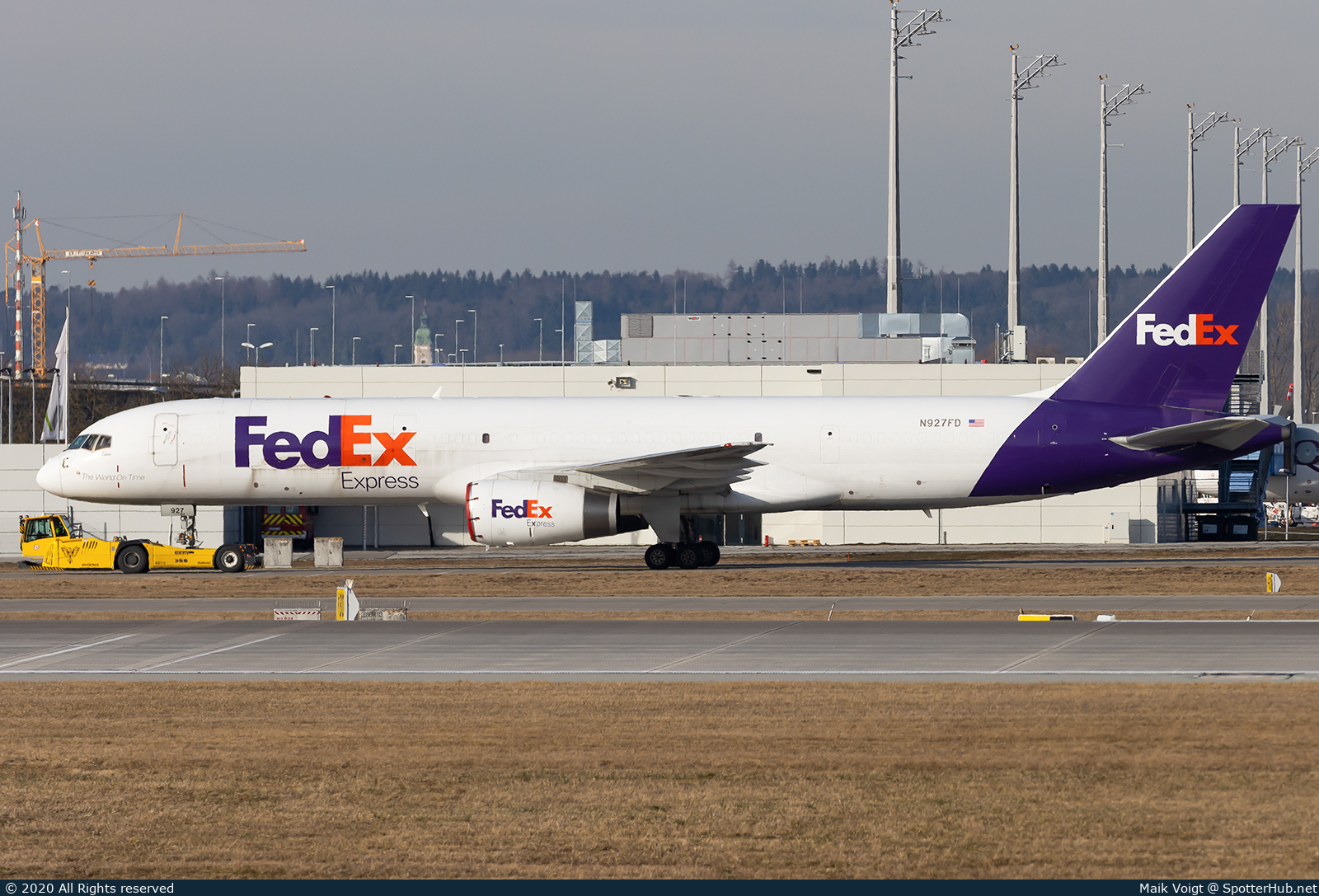 Photo of N927FD - Boeing 757-204(SF) operated by FedEx