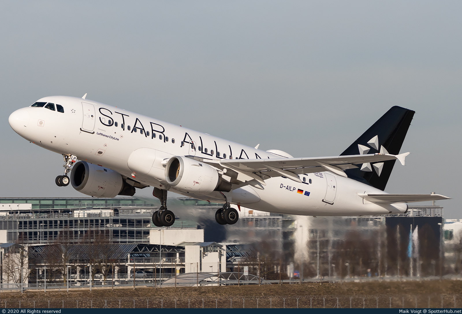 Photo of D-AILP - Airbus A319-114 operated by Lufthansa CityLine